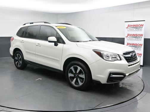 Crystal White Pearl 2017 Subaru Forester 2.5i Premium
