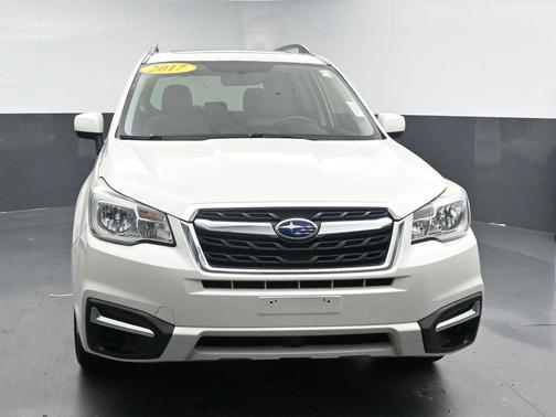 Crystal White Pearl 2017 Subaru Forester 2.5i Premium
