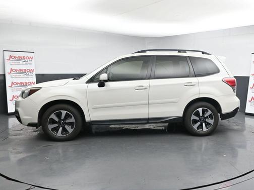 Crystal White Pearl 2017 Subaru Forester 2.5i Premium