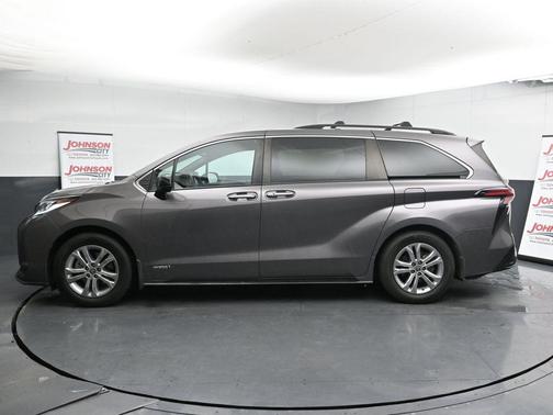 2021 Toyota Sienna XSE 7 Passenger