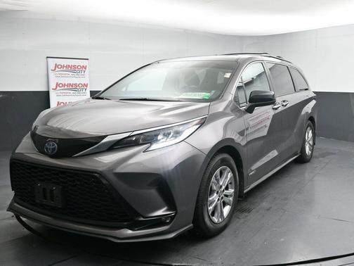 2021 Toyota Sienna XSE 7 Passenger