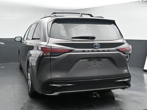 2021 Toyota Sienna XSE 7 Passenger