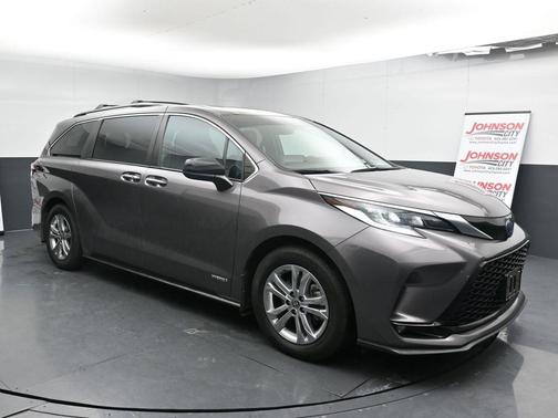 2021 Toyota Sienna XSE 7 Passenger
