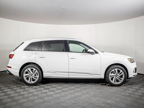 2023 Audi Q7 55 Premium Plus