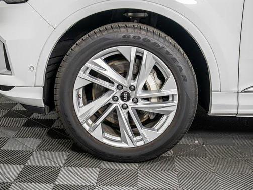 2023 Audi Q7 55 Premium Plus