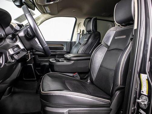 2022 RAM 2500 Laramie Crew Cab 4x4 6'4' Box