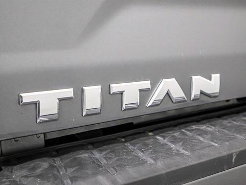 2022 Nissan Titan SV