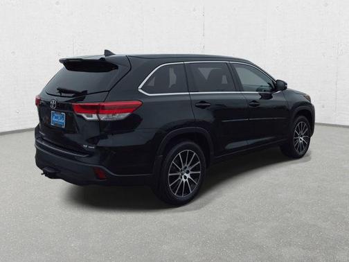 2017 Toyota Highlander SE