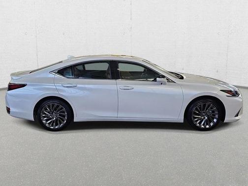 2025 Lexus ES 300h Ultra Luxury