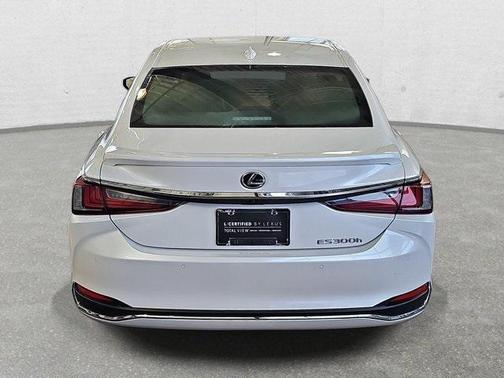 2025 Lexus ES 300h Ultra Luxury