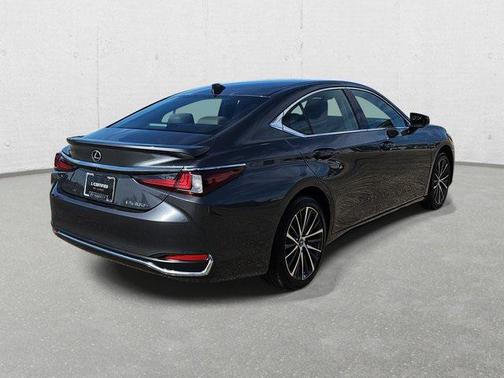 2025 Lexus ES 300h Base