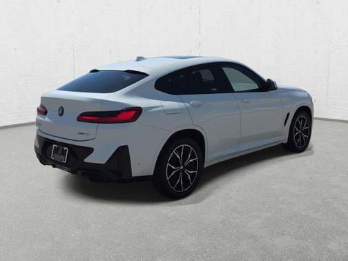 Alpine White 2025 BMW X4 xDrive30i