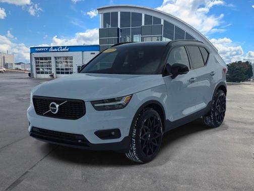 2022 Volvo XC40 T5 R-Design