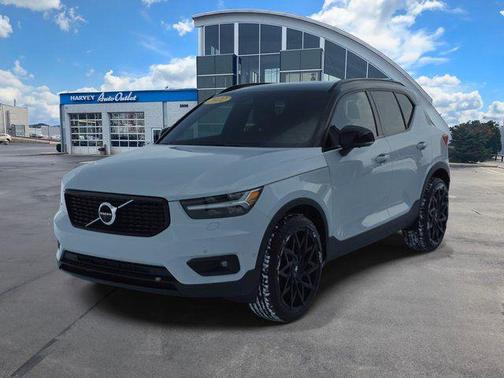 2022 Volvo XC40 T5 R-Design