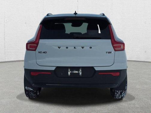 2022 Volvo XC40 T5 R-Design