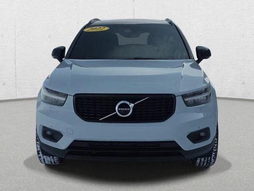 2022 Volvo XC40 T5 R-Design