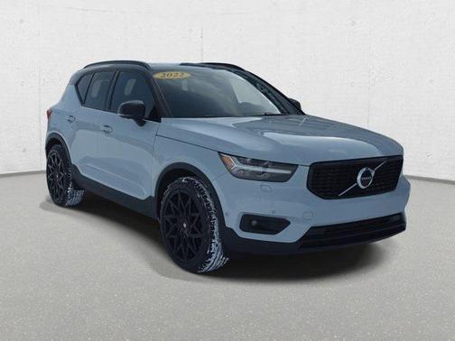 2022 Volvo XC40 T5 R-Design