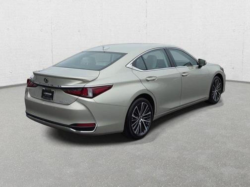 2025 Lexus ES 300h Base