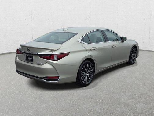 2025 Lexus ES 300h Base