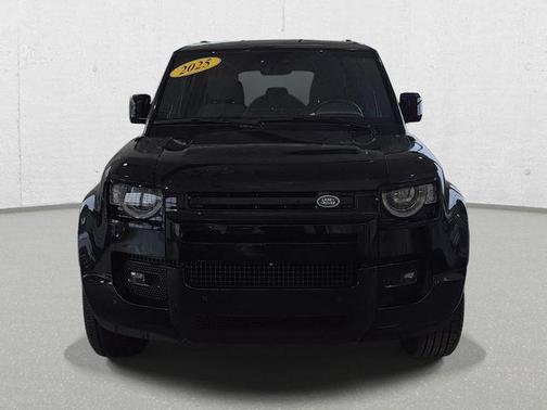 2025 Land Rover Defender 110 P400 X-Dynamic SE