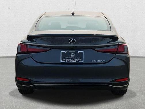 2025 Lexus ES 300h F SPORT Design