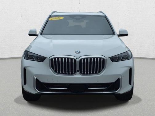 Mineral White Metallic 2025 BMW X5 xDrive40i