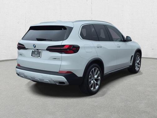 Mineral White Metallic 2025 BMW X5 xDrive40i