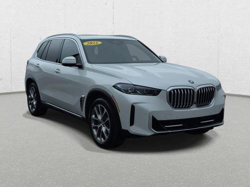 Mineral White Metallic 2025 BMW X5 xDrive40i