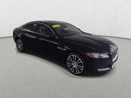 Ultimate Black Metallic 2017 Jaguar XF 35t Prestige