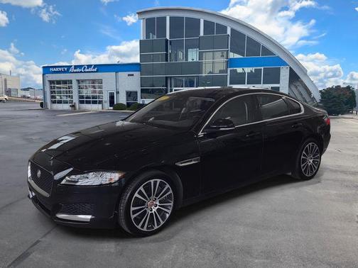 Ultimate Black Metallic 2017 Jaguar XF 35t Prestige