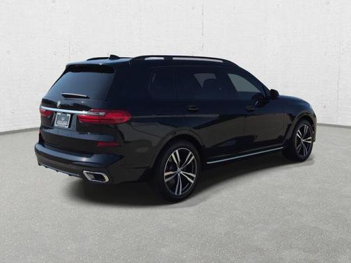 Carbon Black Metallic 2022 BMW X7 xDrive40i