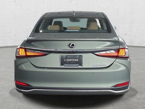 2025 Lexus ES 300h Base