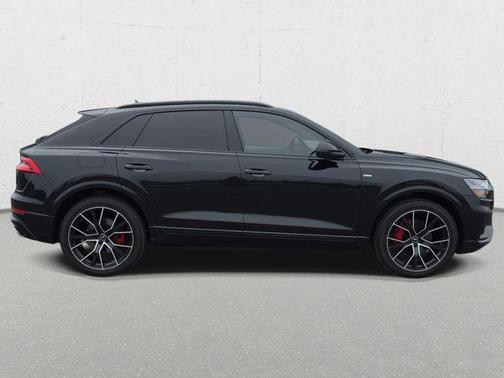 Mythos Black Metallic 2023 Audi Q8 55 Prestige