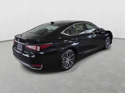 2025 Lexus ES 300h Base