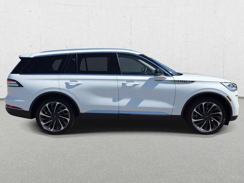 Pristine White Metallic Tri-Coat 2023 Lincoln Aviator Reserve AWD