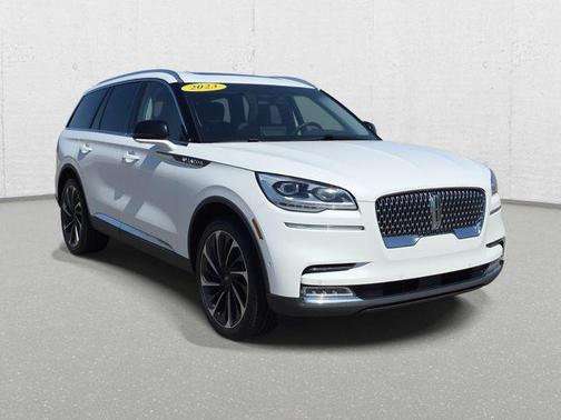 Pristine White Metallic Tri-Coat 2023 Lincoln Aviator Reserve AWD