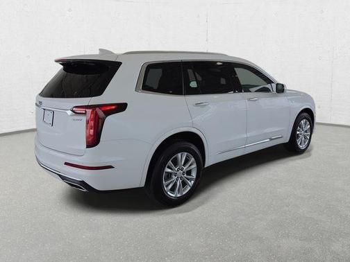 Crystal White Tricoat 2022 Cadillac XT6 Luxury AWD