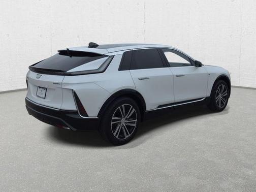 Crystal White Tricoat 2024 Cadillac LYRIQ Luxury