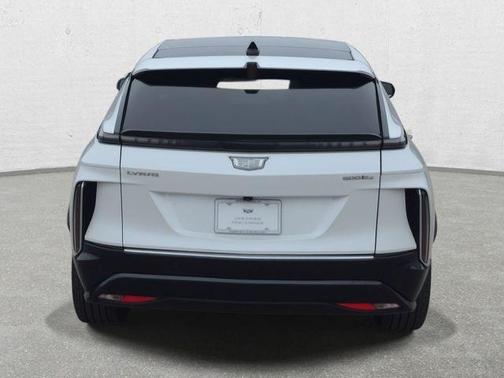 Crystal White Tricoat 2024 Cadillac LYRIQ Luxury