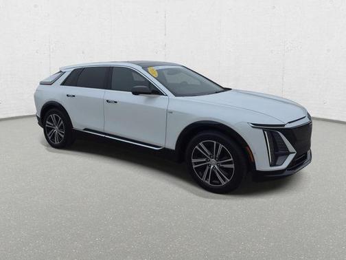 Crystal White Tricoat 2024 Cadillac LYRIQ Luxury