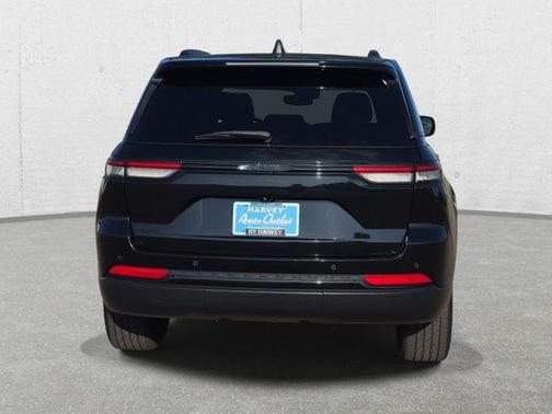 Diamond Black Crystal Pearlcoat 2023 Jeep Grand Cherokee Altitude