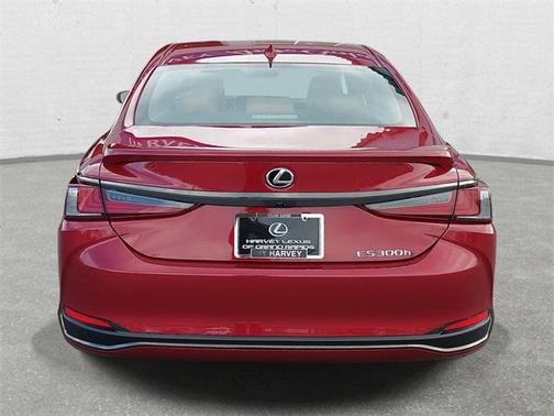 2025 Lexus ES 300h F SPORT Design