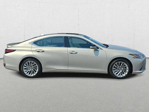 2022 Lexus ES 300h Luxury