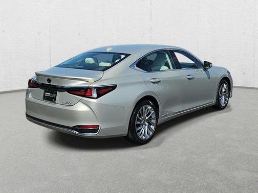 2022 Lexus ES 300h Luxury