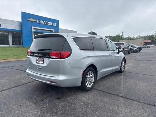 2023 Chrysler Voyager LX
