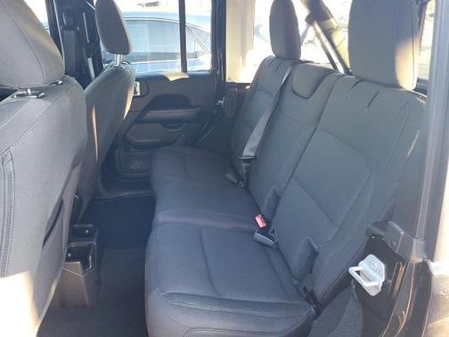 2023 Jeep Wrangler 4-Door Sahara 4x4