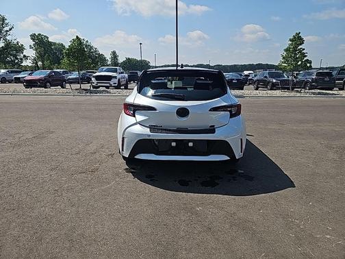 2025 Toyota Corolla Hatchback SE