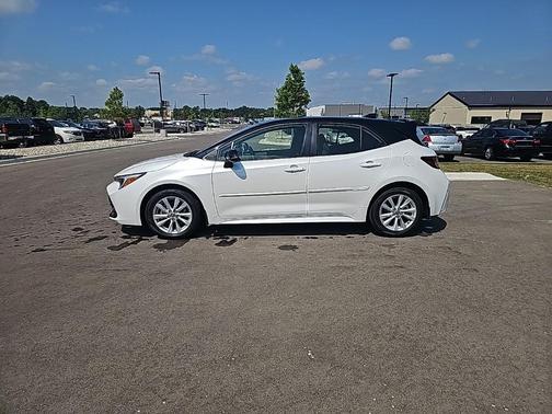 2025 Toyota Corolla Hatchback SE