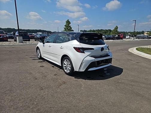 2025 Toyota Corolla Hatchback SE