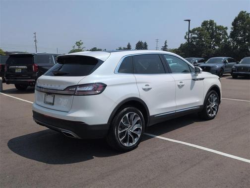 2022 Lincoln Nautilus Reserve